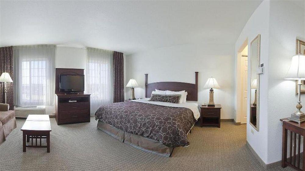 Staybridge Suites Rockford By Ihg Bagian luar foto