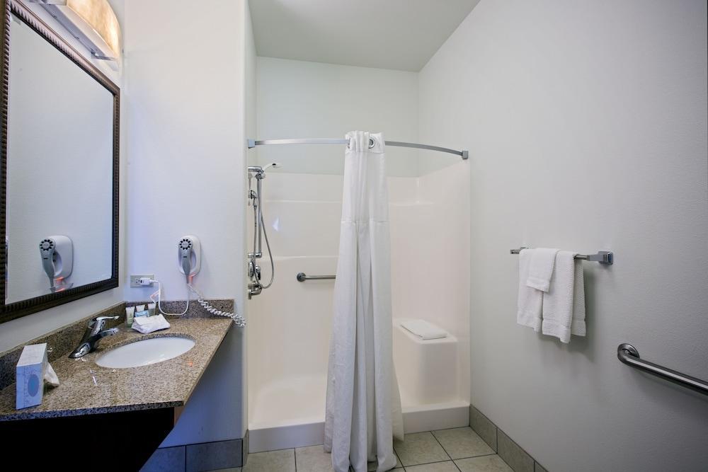Staybridge Suites Rockford By Ihg Bagian luar foto
