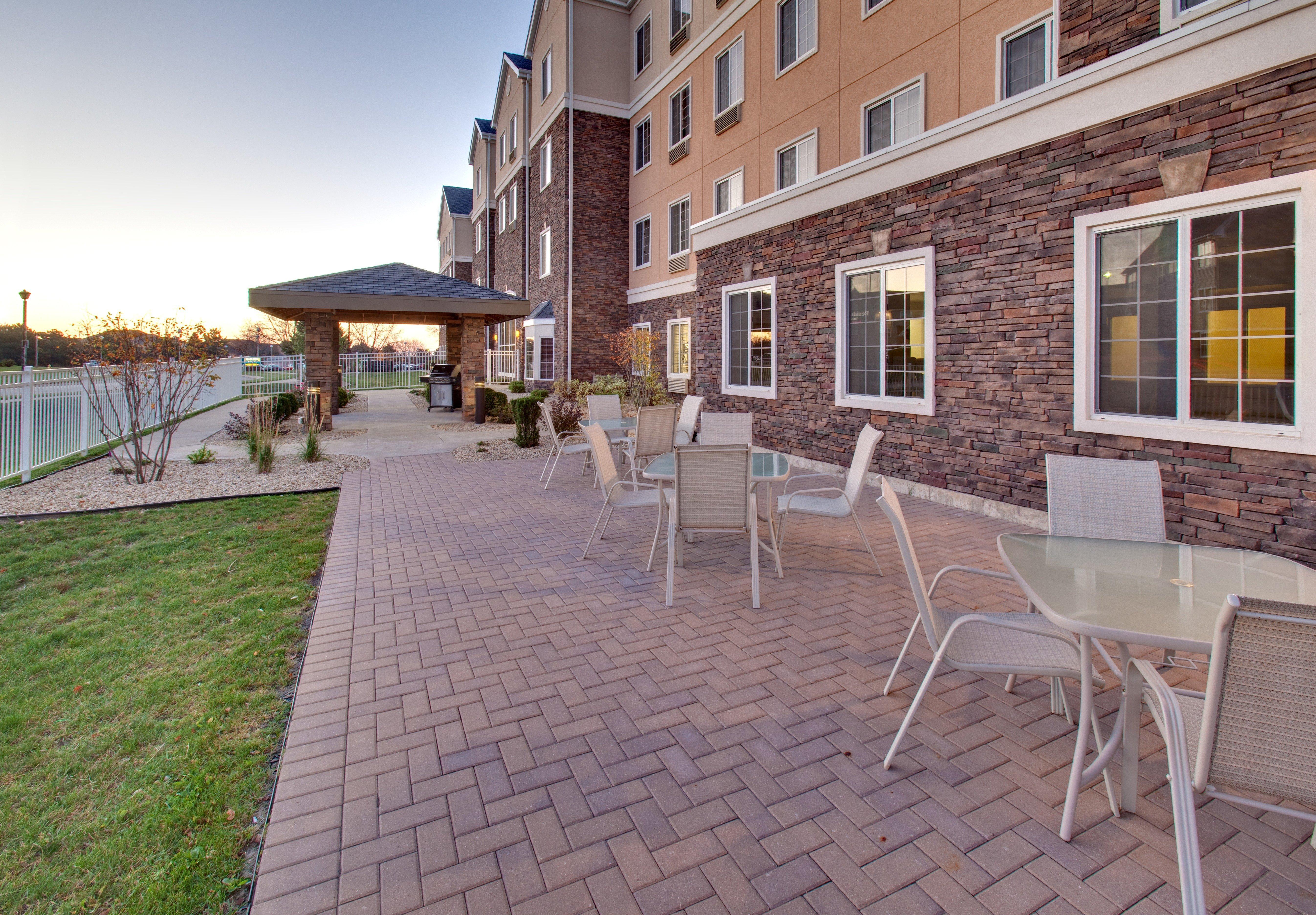 Staybridge Suites Rockford By Ihg Bagian luar foto