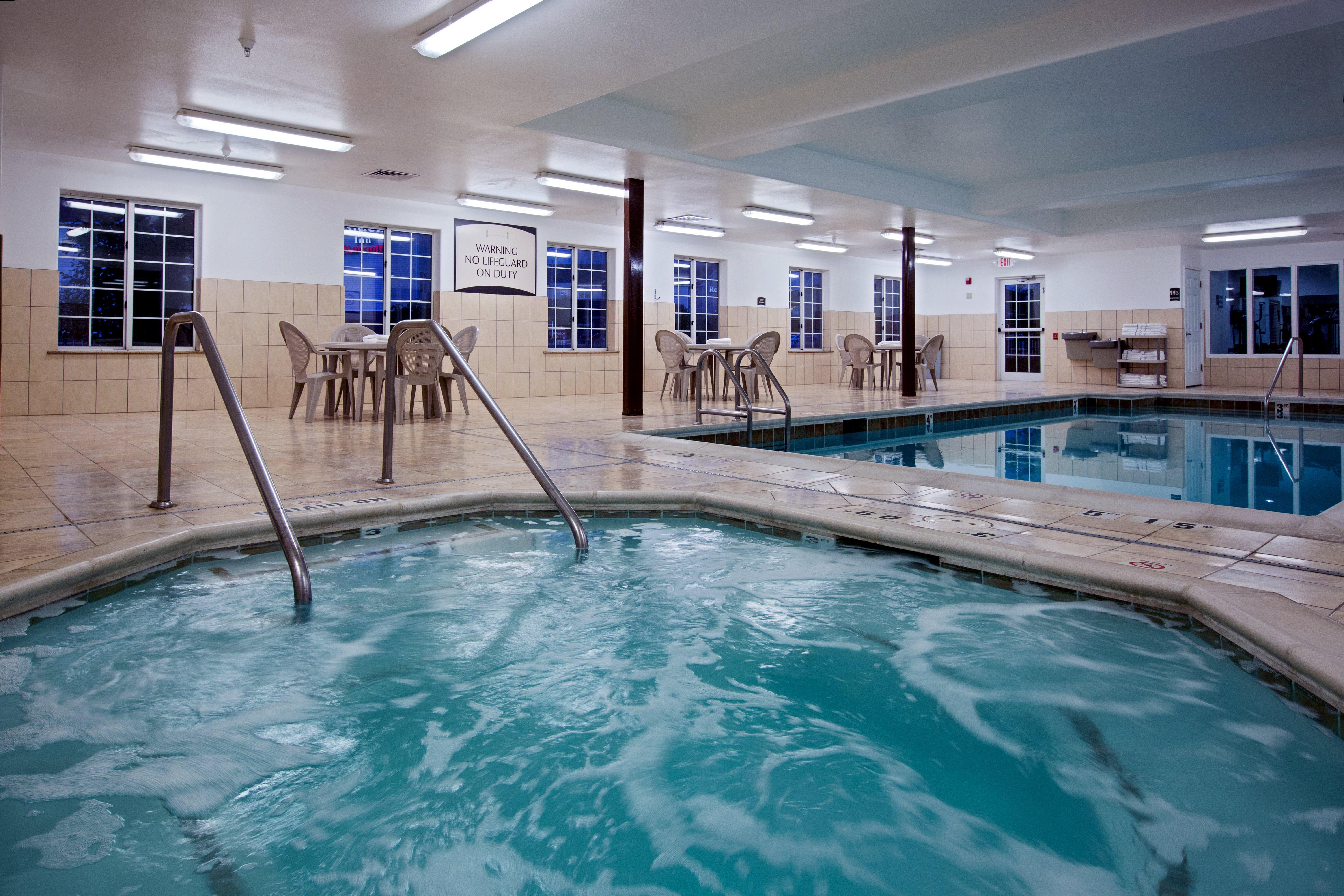 Staybridge Suites Rockford By Ihg Bagian luar foto