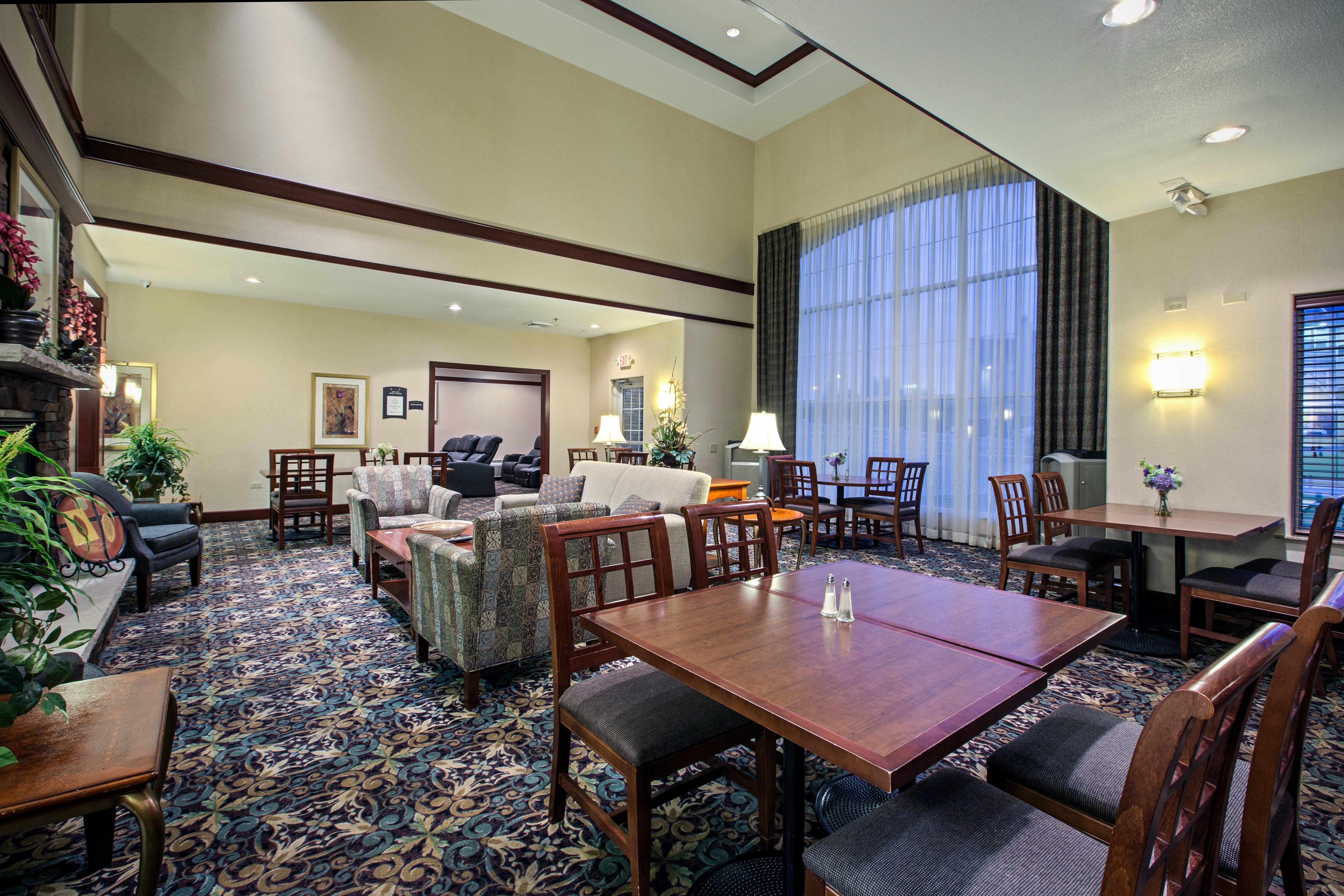 Staybridge Suites Rockford By Ihg Bagian luar foto