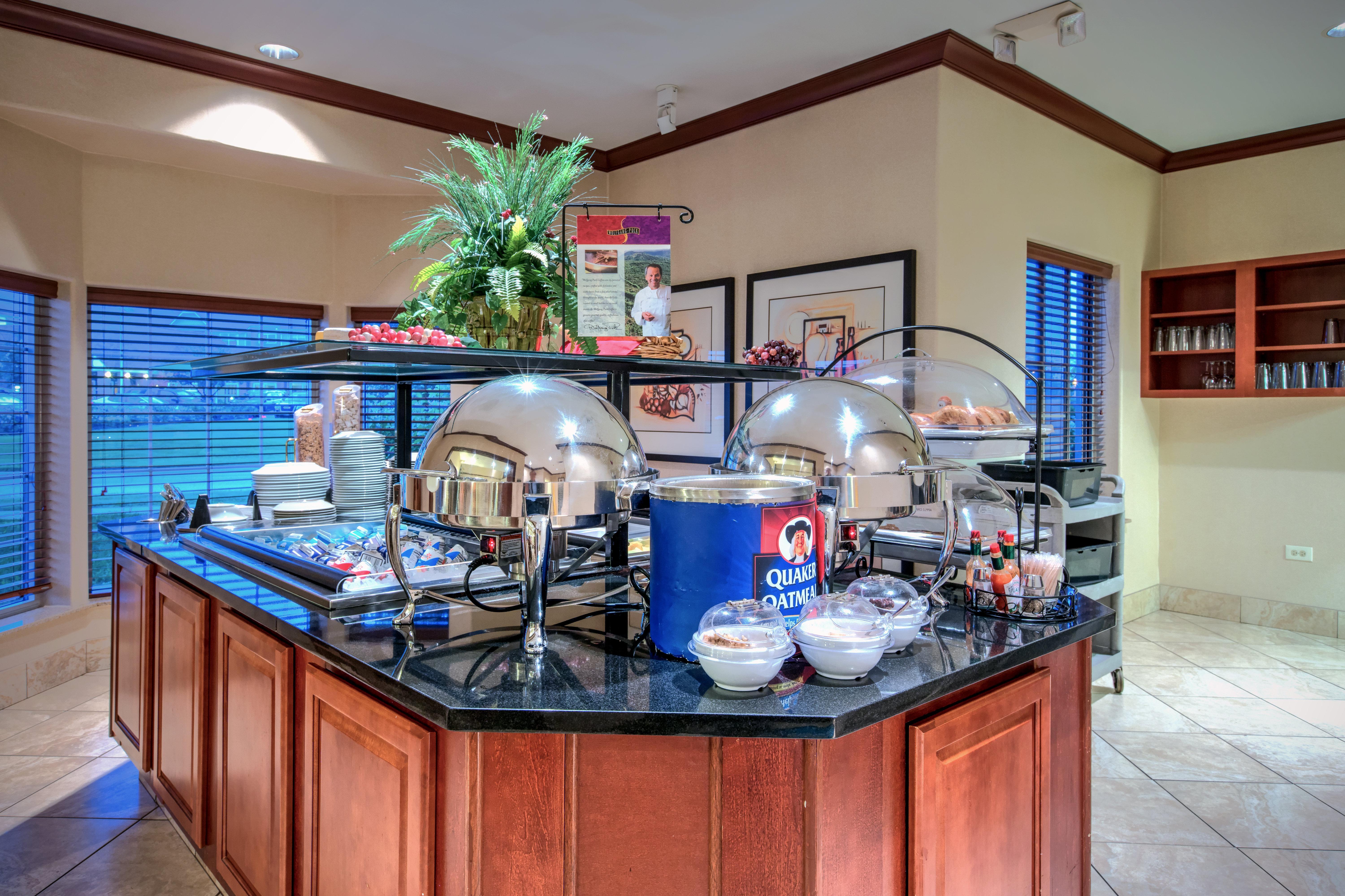 Staybridge Suites Rockford By Ihg Bagian luar foto