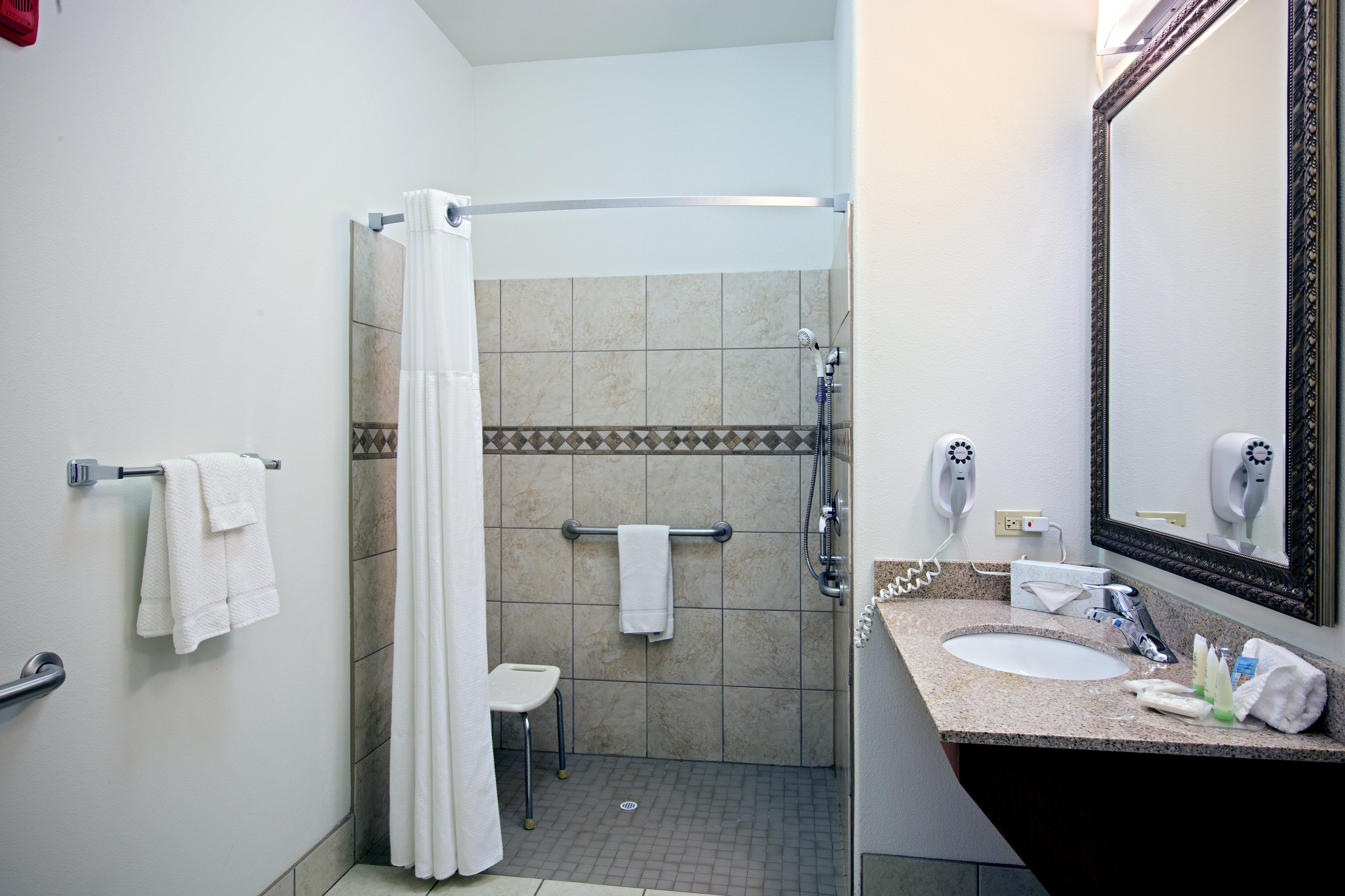 Staybridge Suites Rockford By Ihg Bagian luar foto