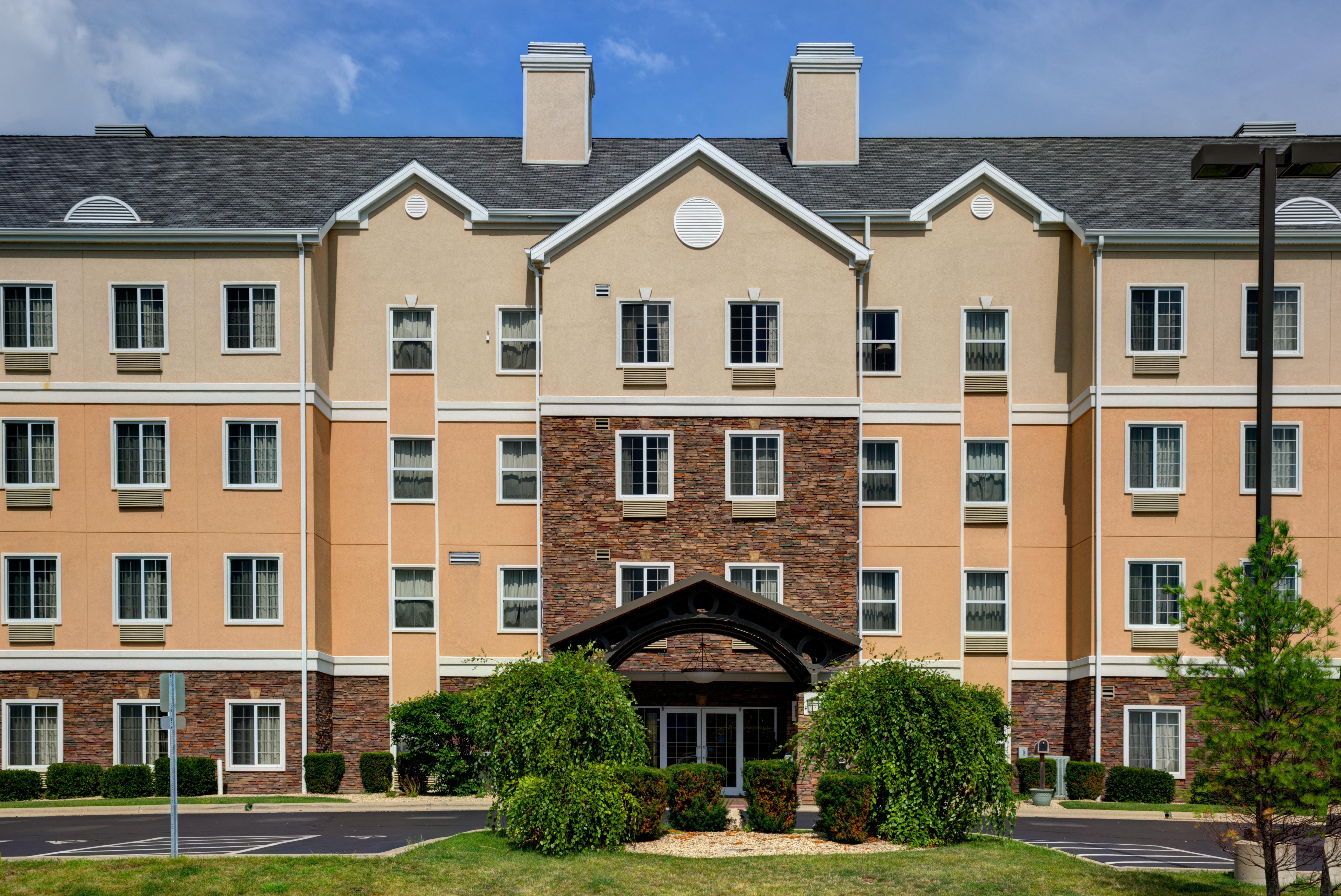Staybridge Suites Rockford By Ihg Bagian luar foto