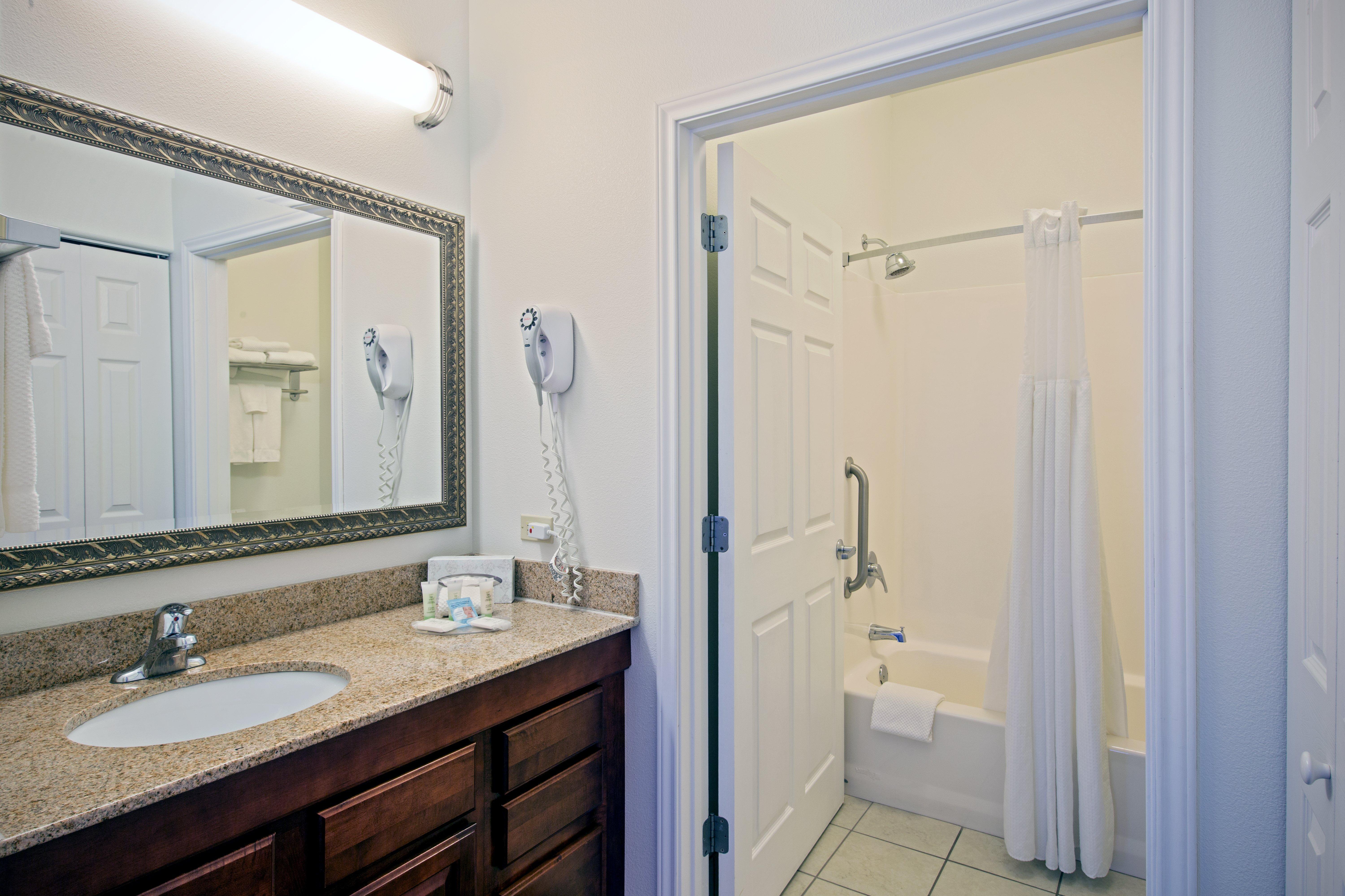 Staybridge Suites Rockford By Ihg Bagian luar foto