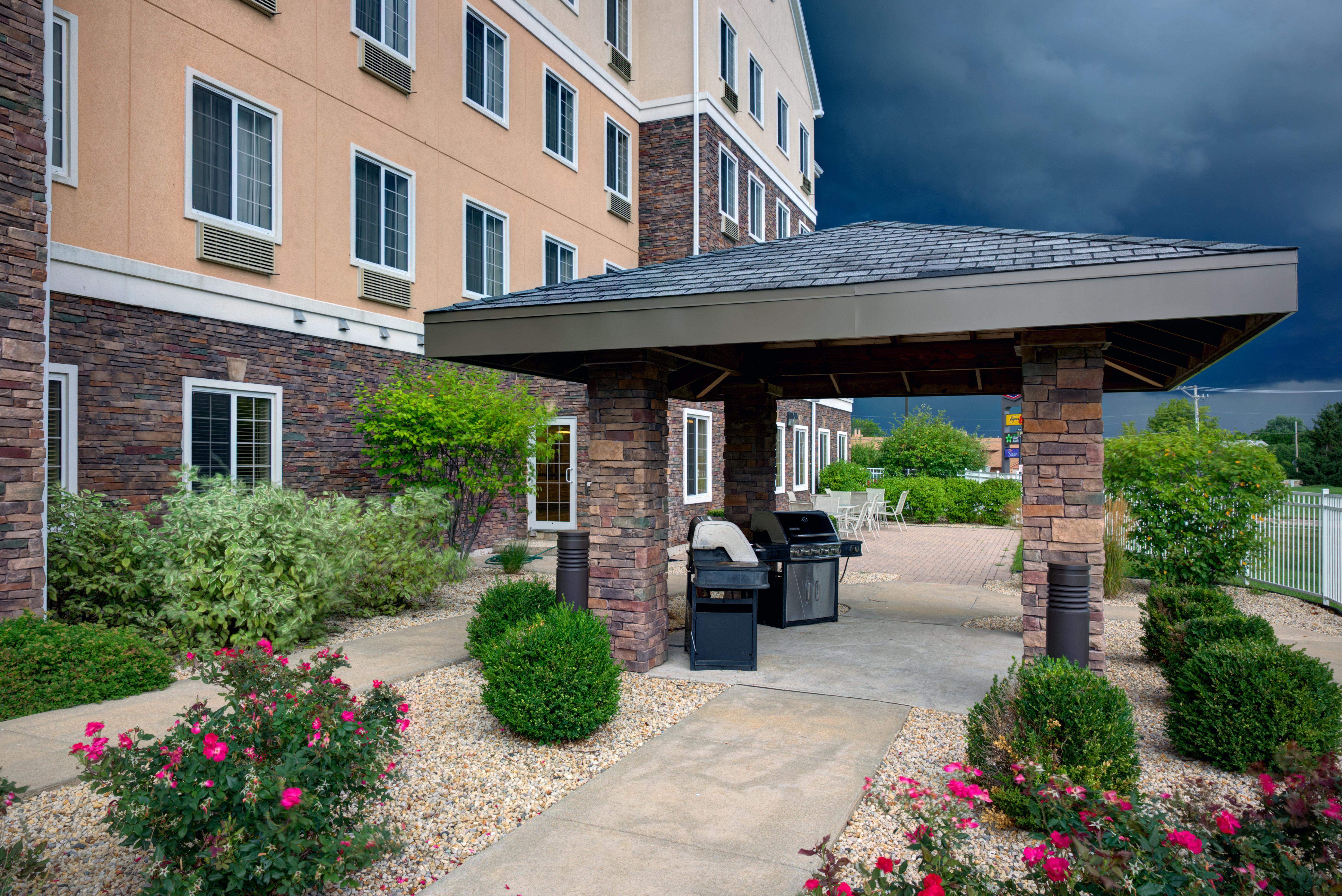 Staybridge Suites Rockford By Ihg Bagian luar foto