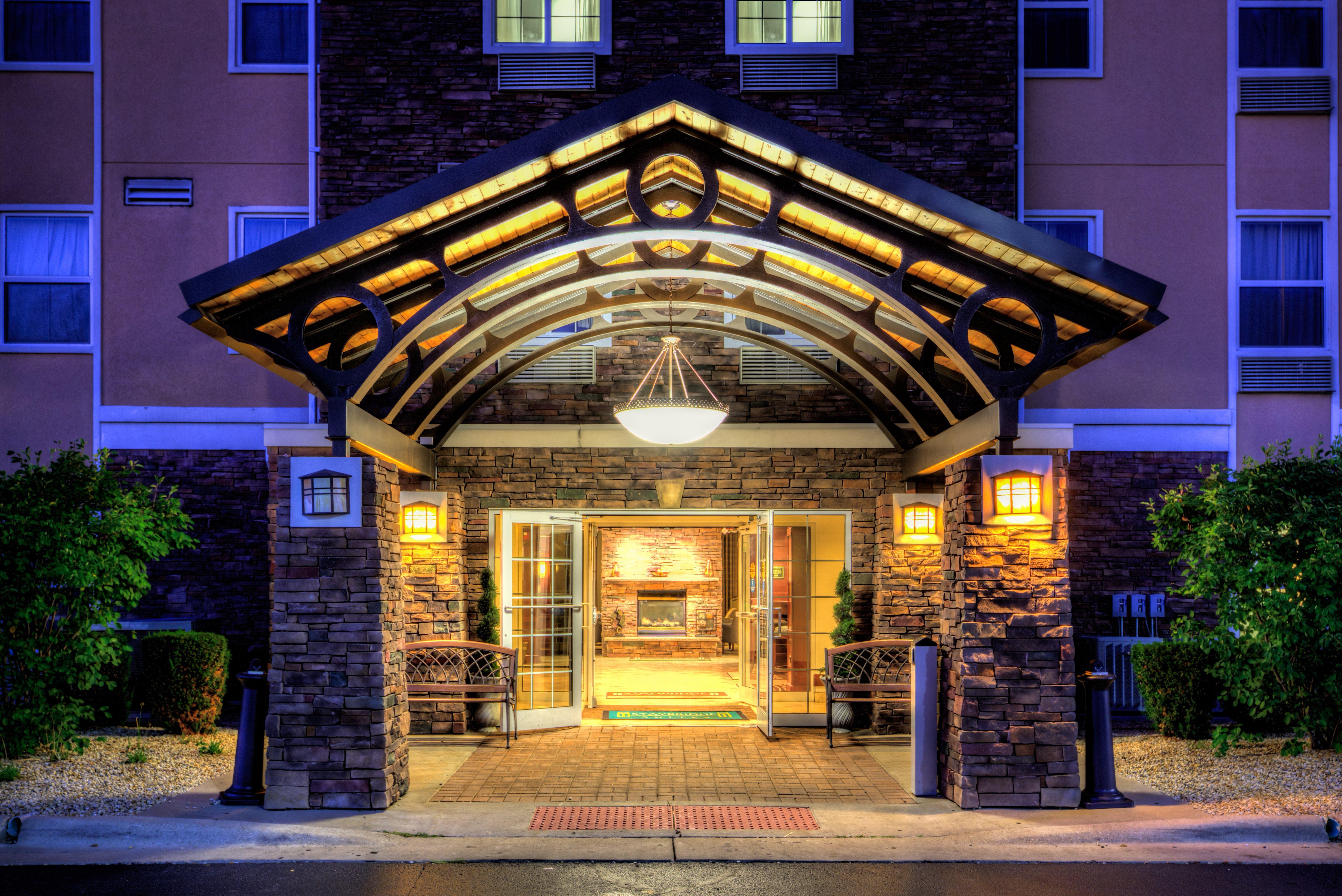 Staybridge Suites Rockford By Ihg Bagian luar foto