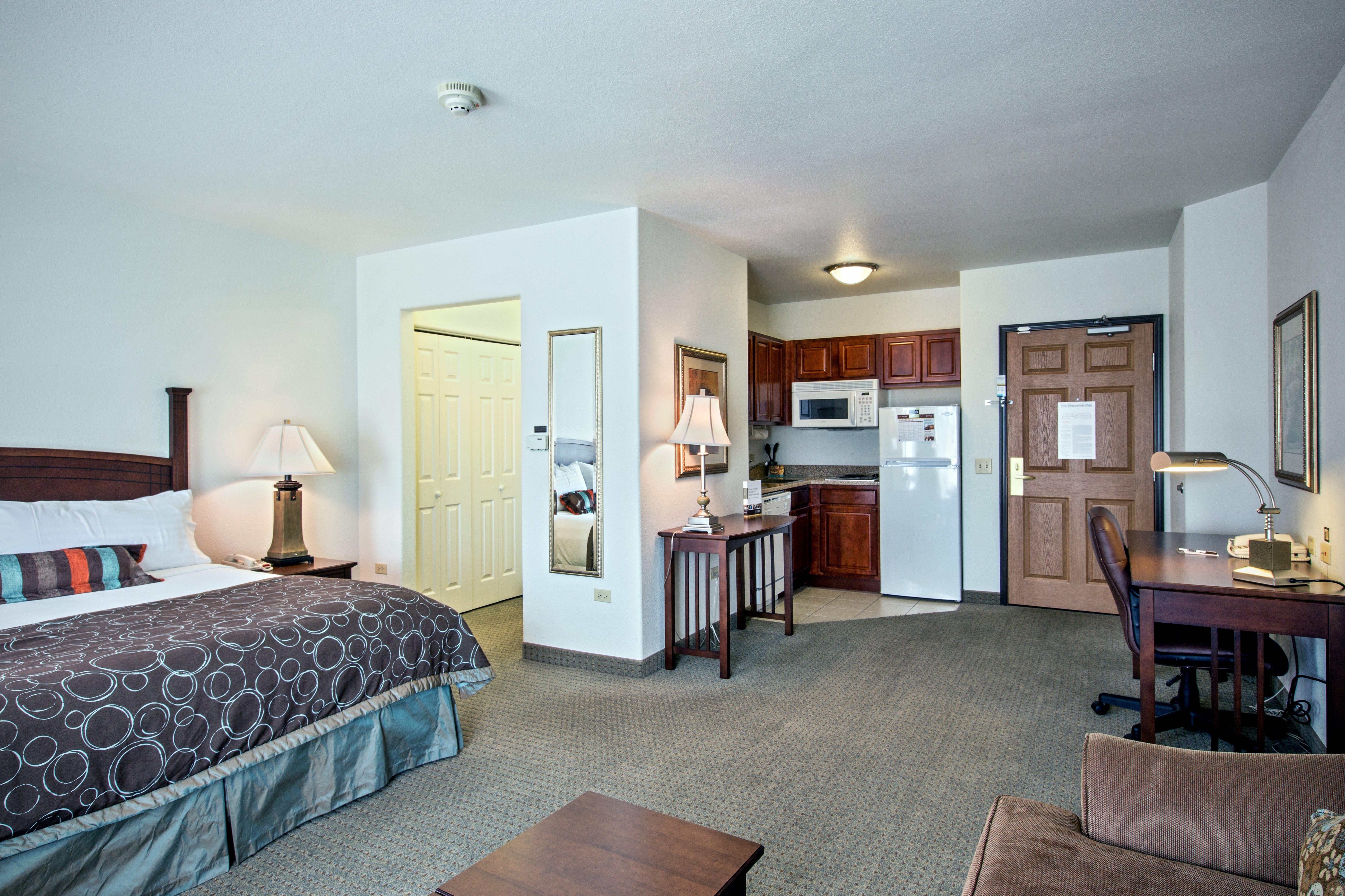 Staybridge Suites Rockford By Ihg Bagian luar foto