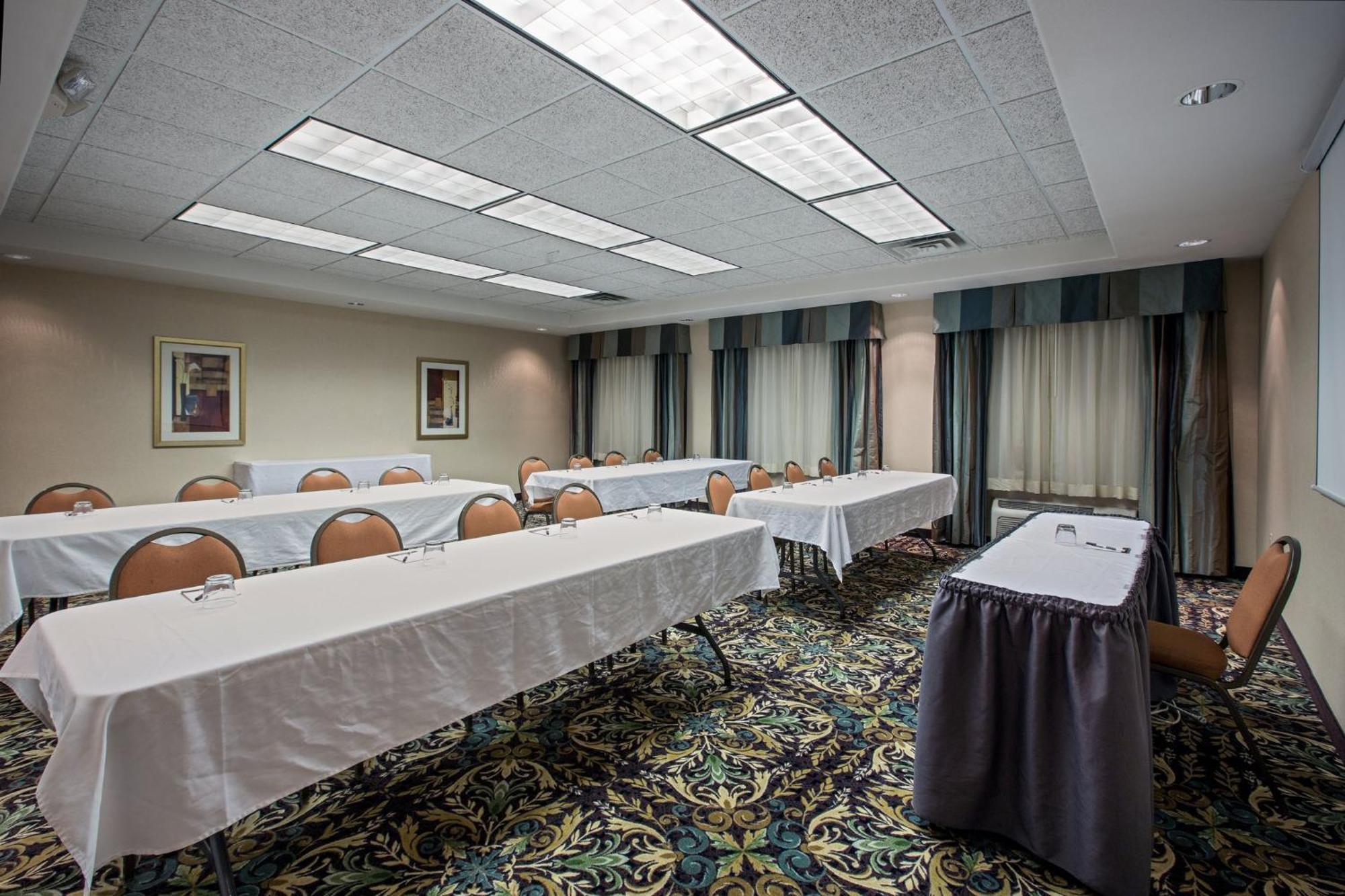 Staybridge Suites Rockford By Ihg Bagian luar foto