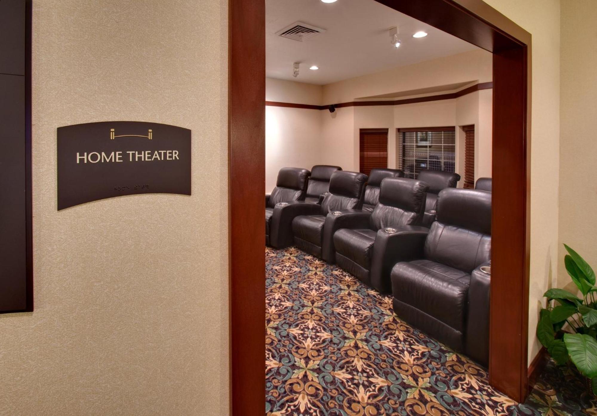 Staybridge Suites Rockford By Ihg Bagian luar foto
