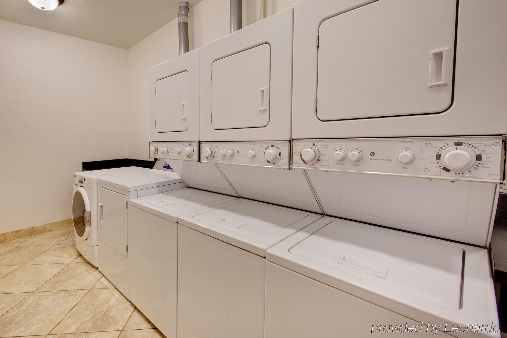 Staybridge Suites Rockford By Ihg Bagian luar foto