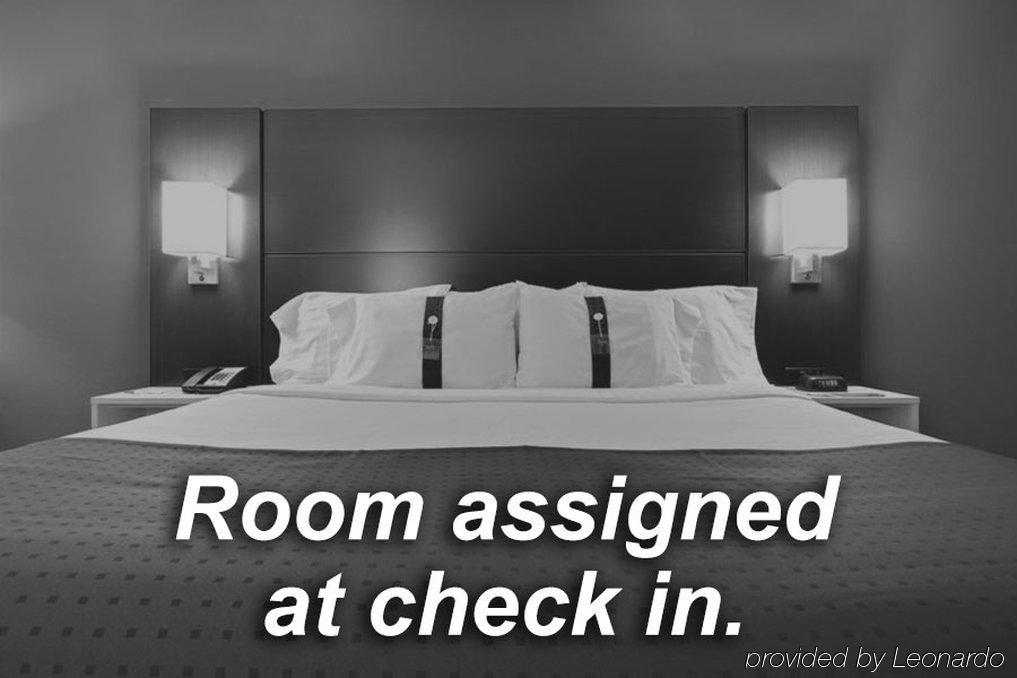 Staybridge Suites Rockford By Ihg Bagian luar foto