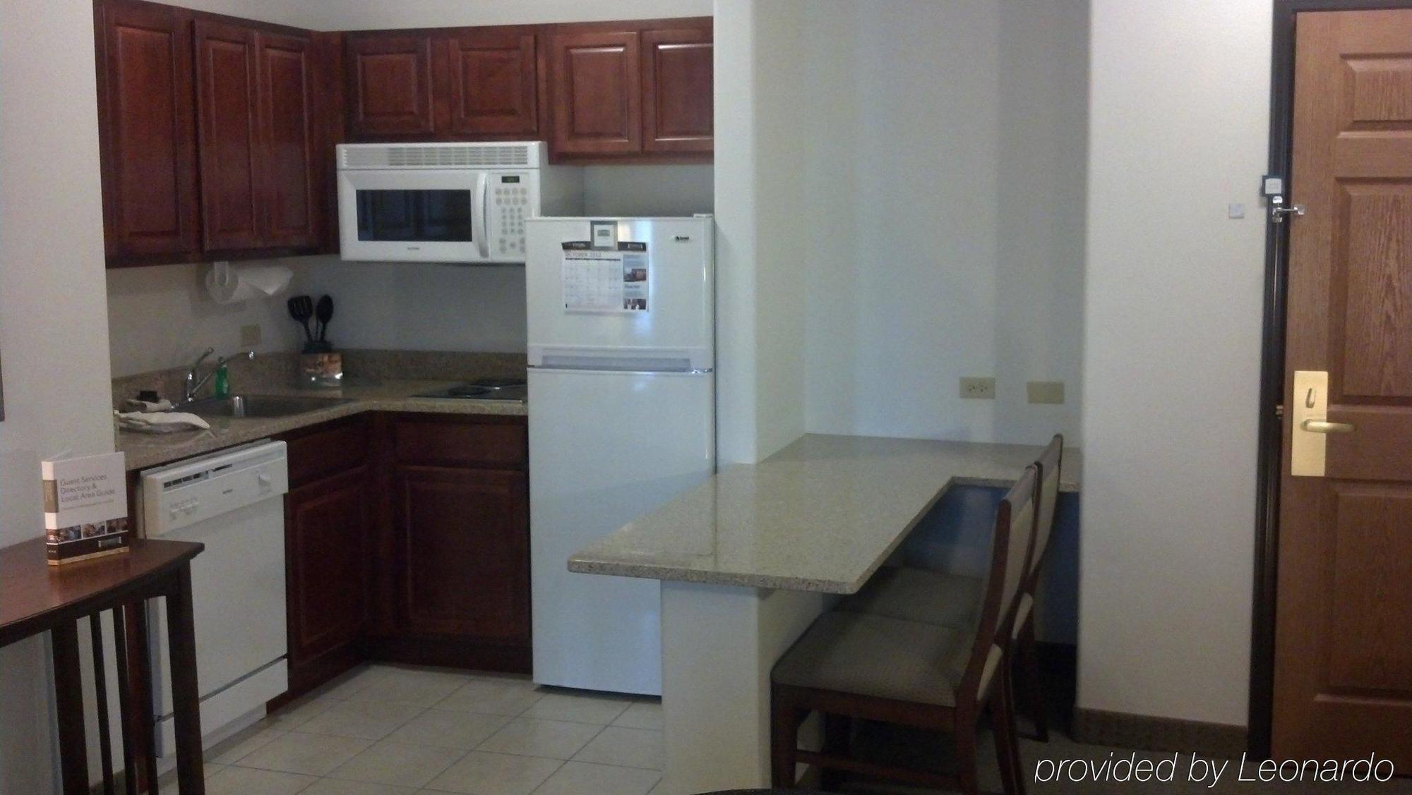 Staybridge Suites Rockford By Ihg Ruang foto