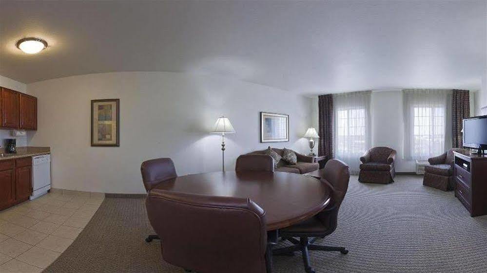 Staybridge Suites Rockford By Ihg Bagian luar foto