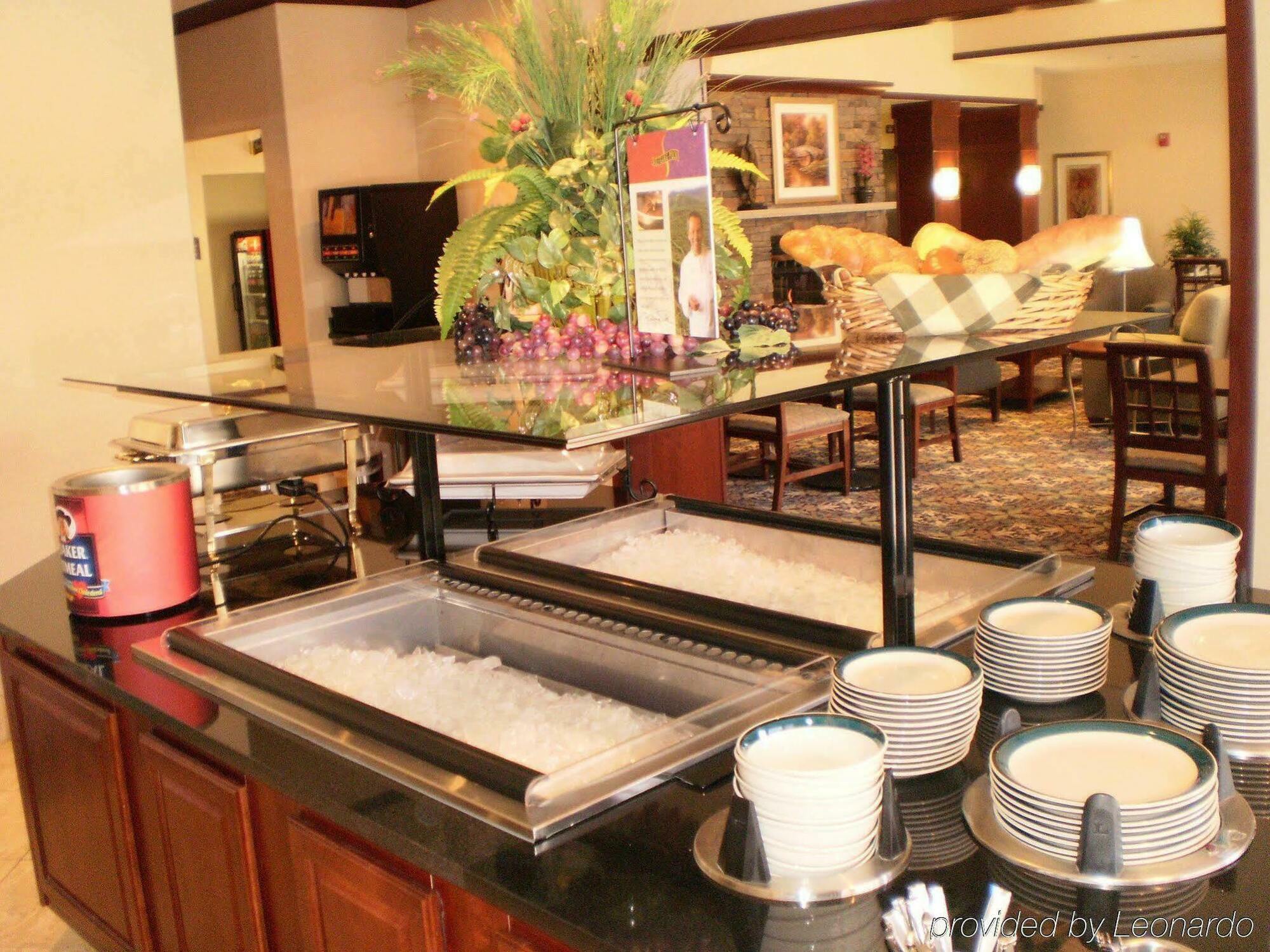 Staybridge Suites Rockford By Ihg Bagian luar foto