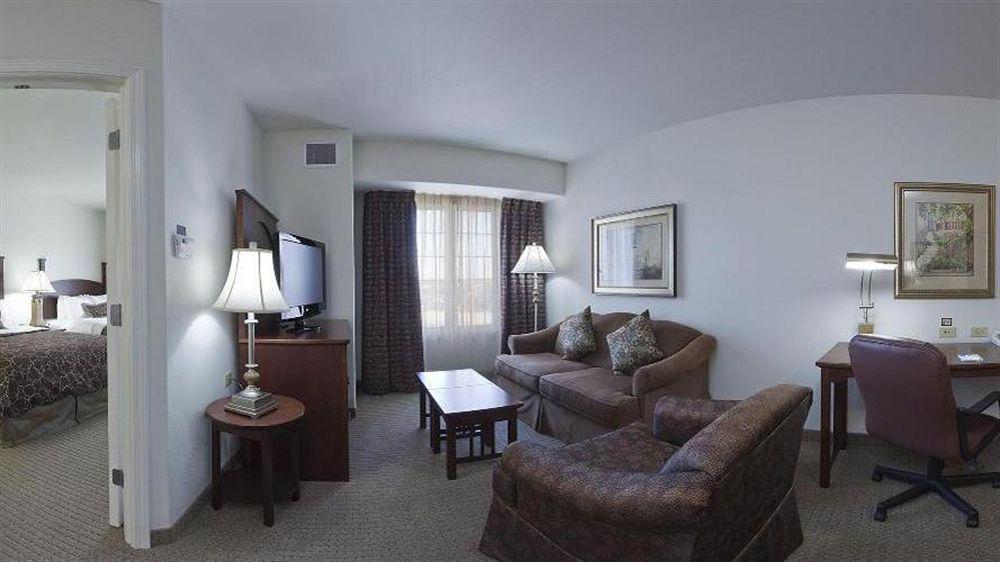 Staybridge Suites Rockford By Ihg Bagian luar foto
