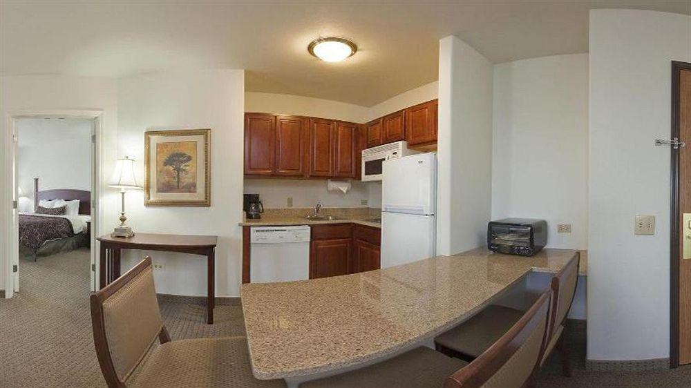 Staybridge Suites Rockford By Ihg Bagian luar foto